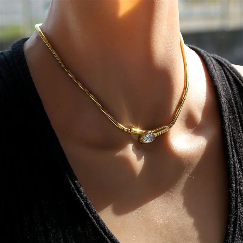 Collier Elyne Goutte porté