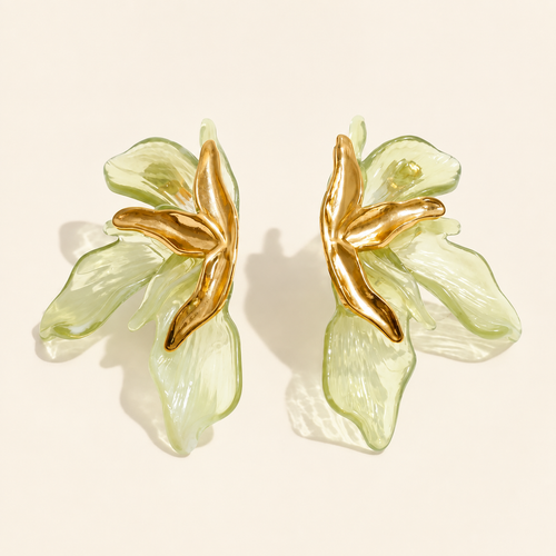 Boucles d’oreilles Aélya vertes en forme de fleurs sur fond ivoire