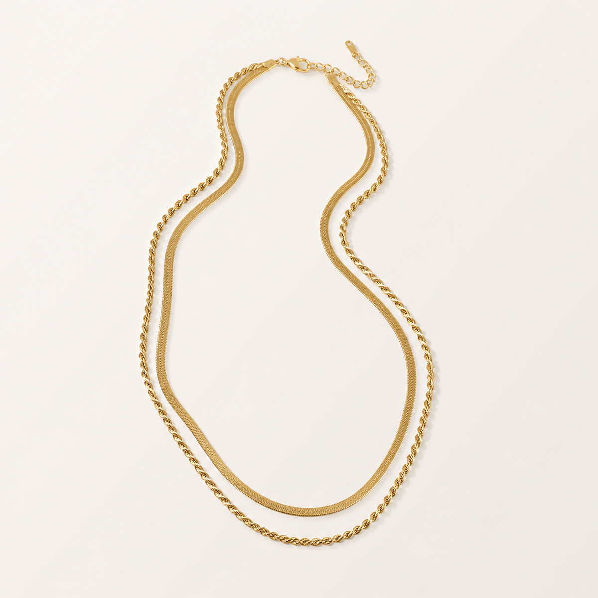 Collier Névya double chaîne doré sur fond ivoire Aliara